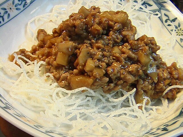 揚げ春雨の肉味噌がけ マエダ食堂 簡単栄養満点レシピ集 ご飯おかわり